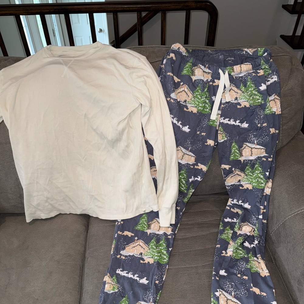 Burt’s Bees Holiday Pajama Set